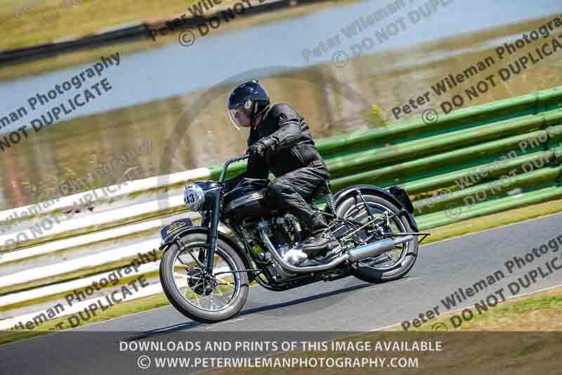 Vintage motorcycle club;eventdigitalimages;mallory park;mallory park trackday photographs;no limits trackdays;peter wileman photography;trackday digital images;trackday photos;vmcc festival 1000 bikes photographs